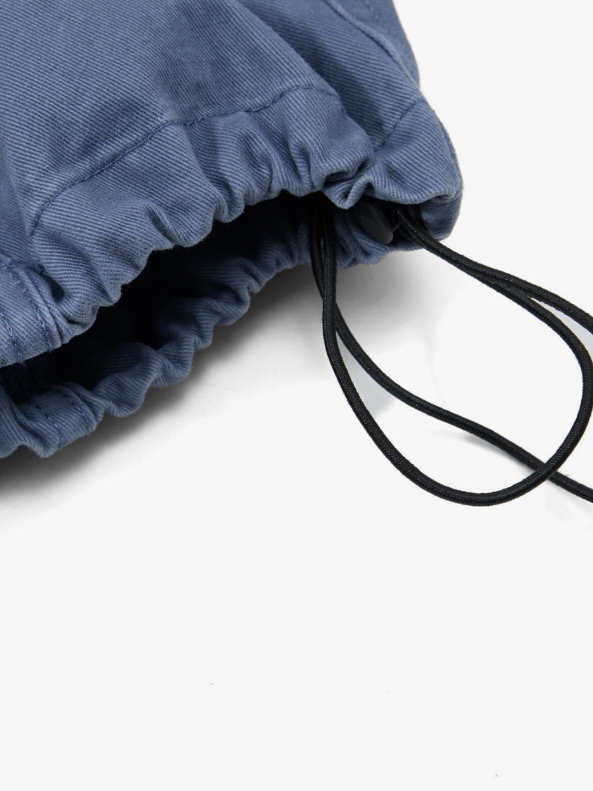 SleekLine – Herren-Cargohose mit geschwungenem Schnitt, Kreuzriemen und mehreren Taschen