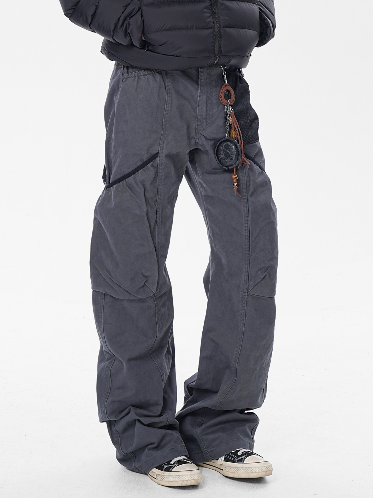 SleekLine – Herren-Cargohose mit geschwungenem Schnitt, Kreuzriemen und mehreren Taschen