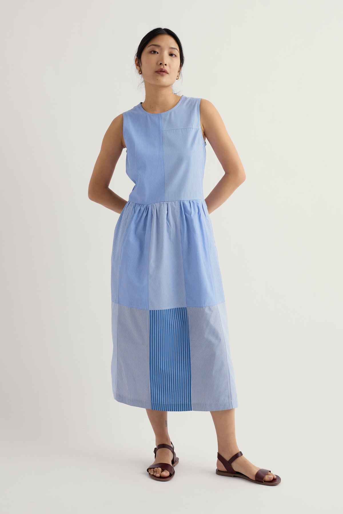 Beyond Retro ärmelloses Blusenkleid