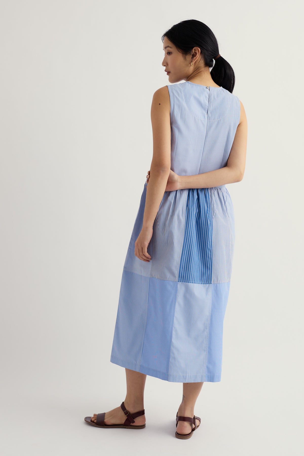 Beyond Retro ärmelloses Blusenkleid
