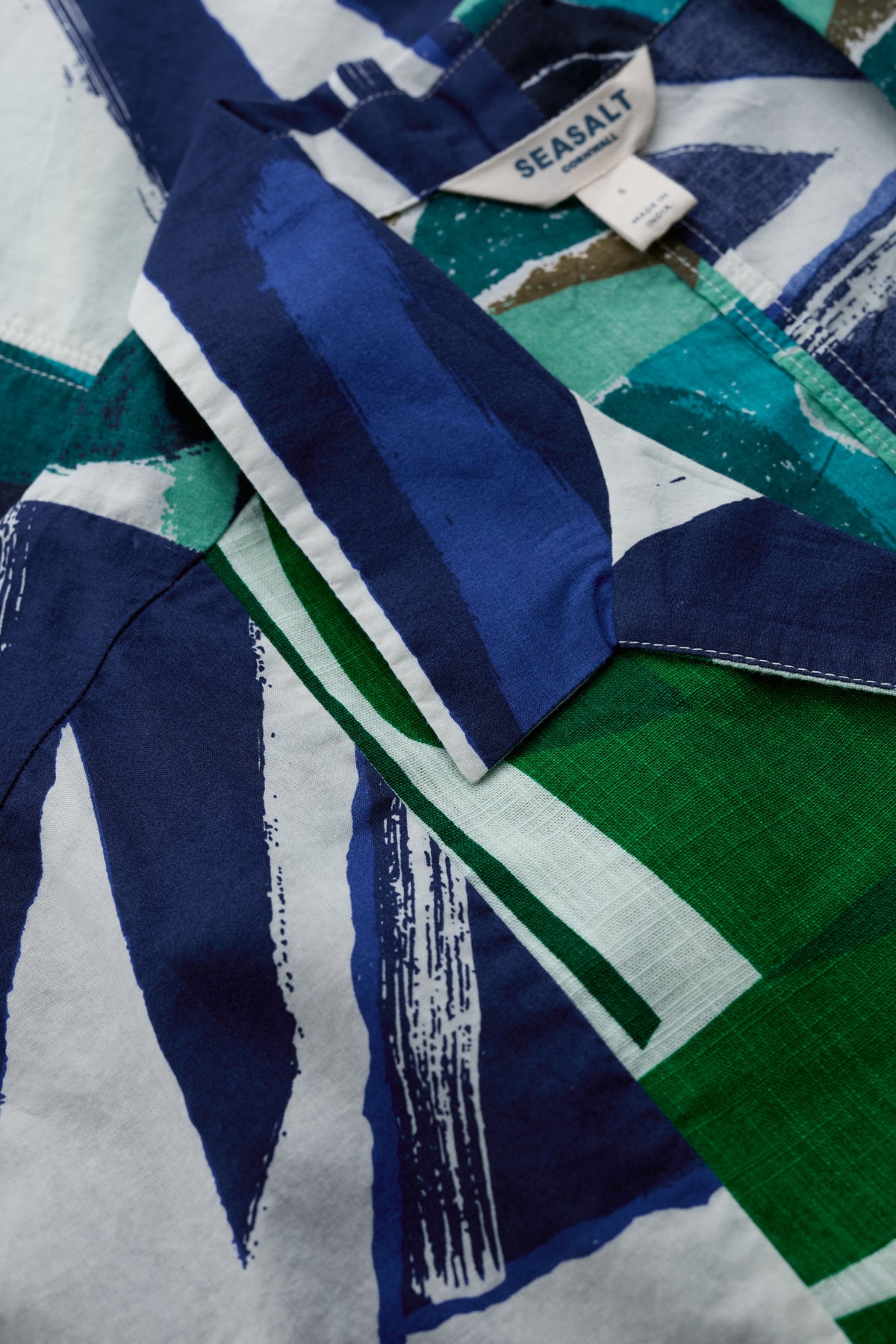 Rundhals-Shirt mit tiefem Ausschnitt
